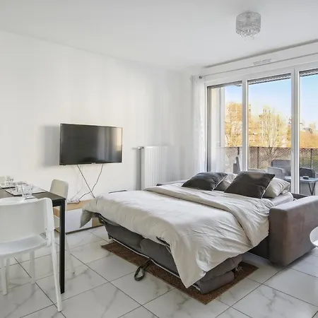 Chic Apart With Balcony Near Paris Apartment *