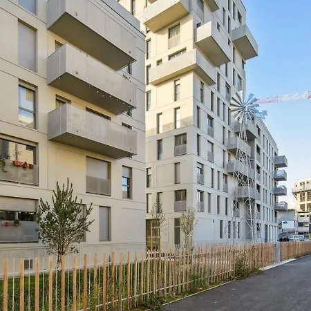 Chic Apart With Balcony Near Paris *