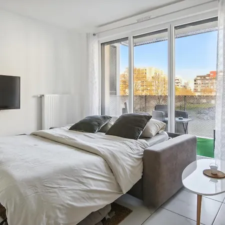 Chic Apart With Balcony Near Paris *