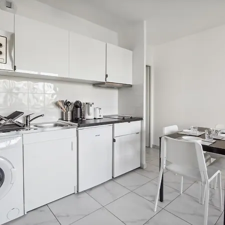 Chic Apart With Balcony Near Paris *