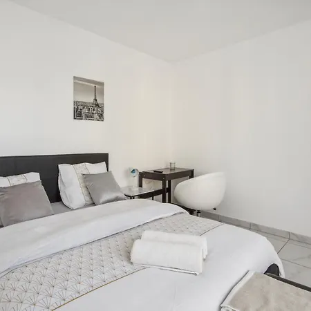 Chic Apart With Balcony Near Paris Apartment